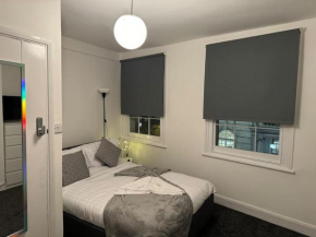Room 4 • Double Bed in King’s Cross